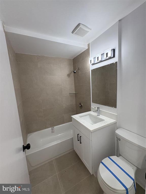 Building Photo - 1205 Kings Tree Dr