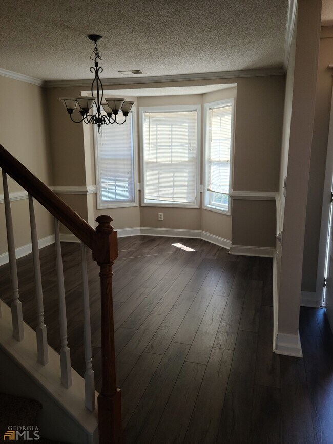 Building Photo - 3027 Lincoln Log Way