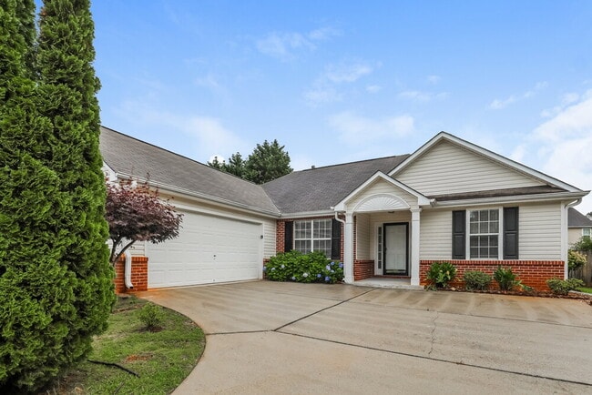 Building Photo - 5250 Yellow Pine Dr
