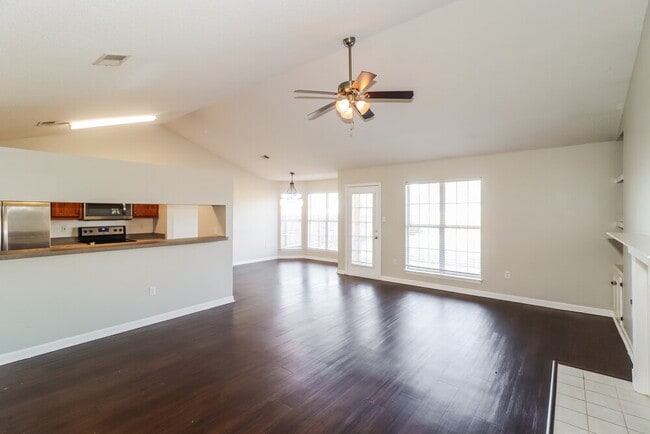 Building Photo - 1806 Central Trails Dr