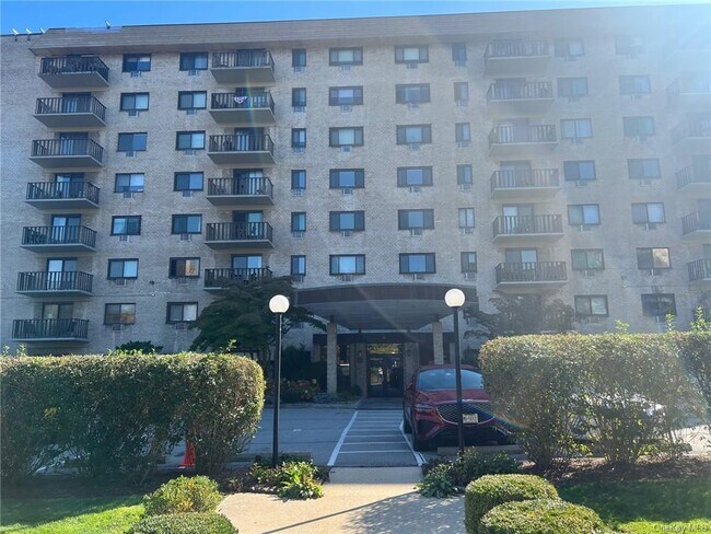 Foto del edificio - 666 Pelham Rd