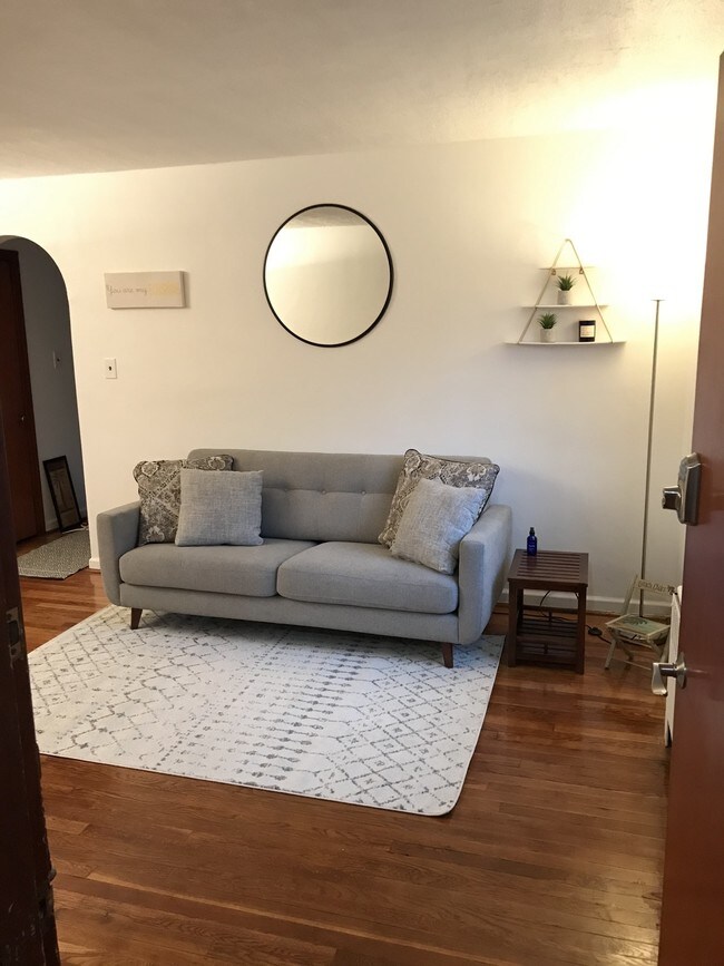 Foto del edificio - 3512 Hazelwood Avenue, Unit 3