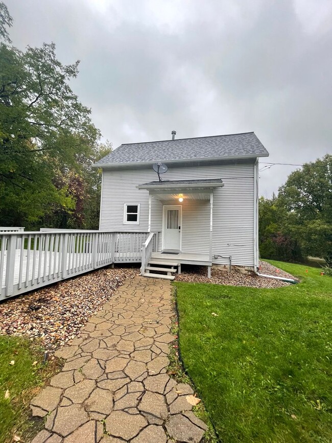 Foto del edificio - 3 Bed 1.5 Bath House in Wisconsin Dells, WI