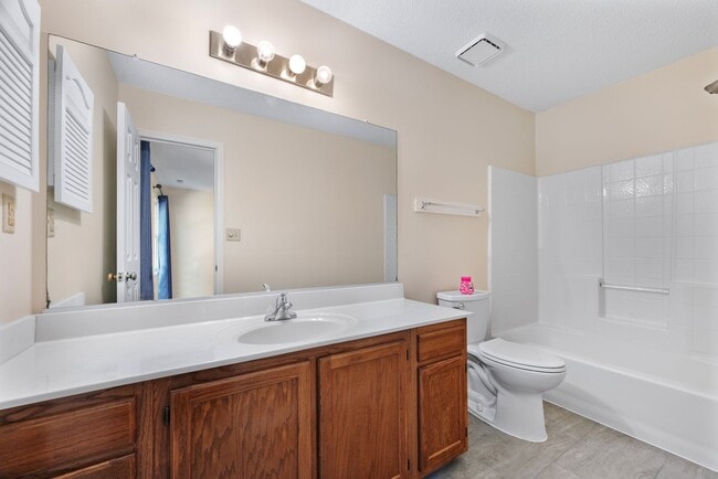 Building Photo - 2 Bed 2 Bath Home for rent in Yorktown!