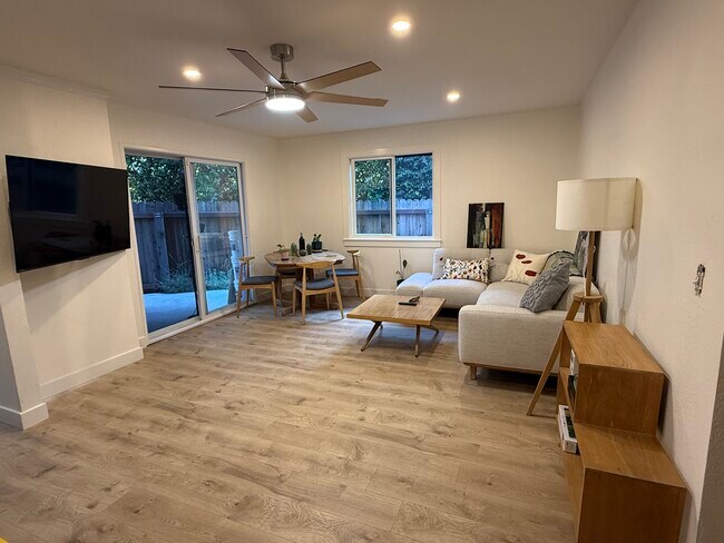 furnished living room space - 521 W Montecito St