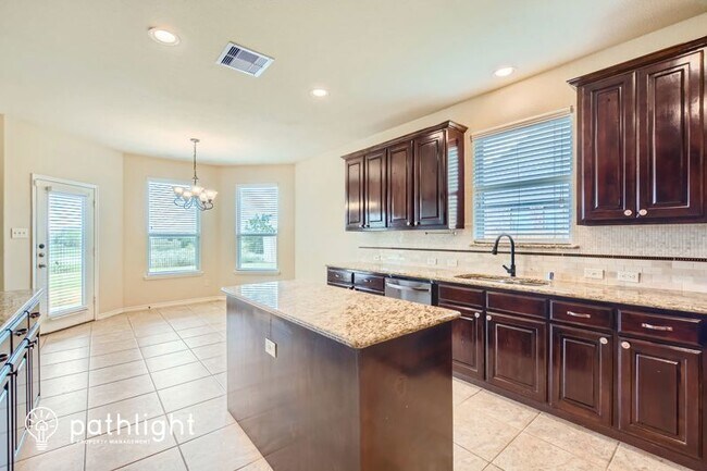 Building Photo - 1044 Lufkin Ln