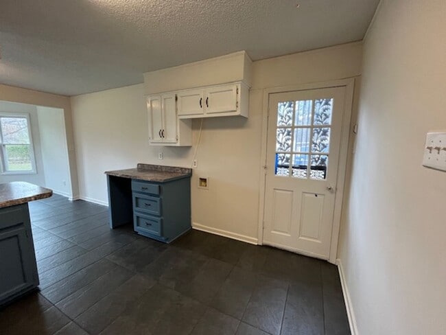 Building Photo - Renovated 3 Bedroom 2 Bath Home for Rent!!