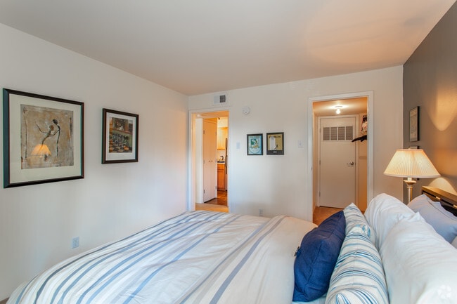 1BR, 1BA - 625 SF Model - Pavilion