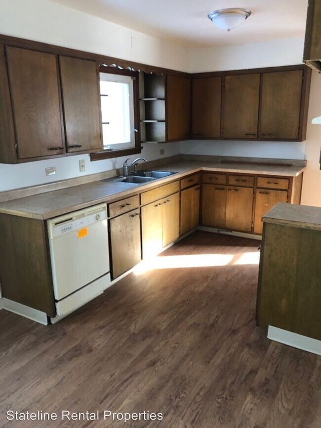 Building Photo - 3 br, 2 bath House - 2211 Van Wie Ave