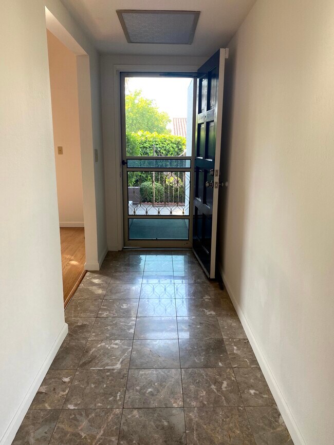 Building Photo - 2592 Abaca Way