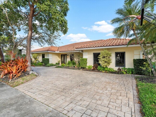 Building Photo - 21151 NE 22nd Ct