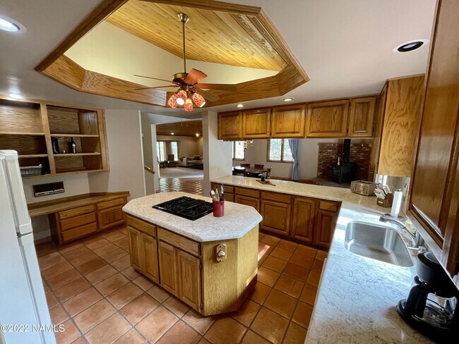 Building Photo - 2056 N Rain Tree Rd