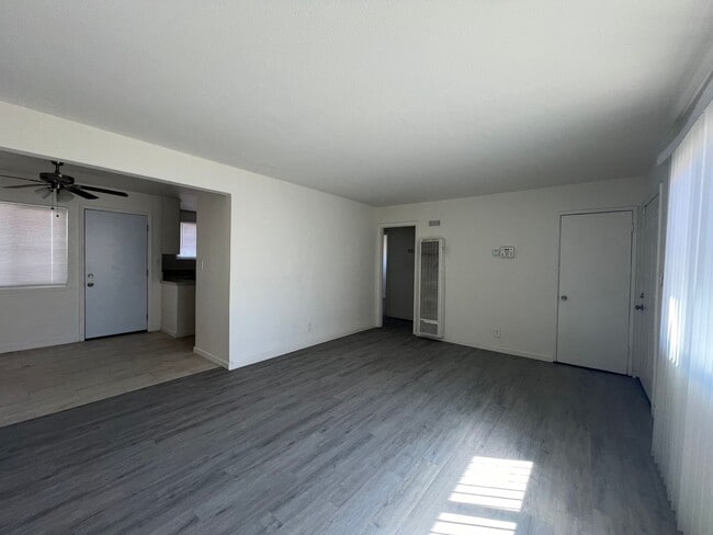 Building Photo - P056
