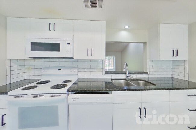 Foto del edificio - 4442 Sandhurst Dr