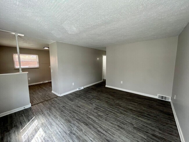 Foto del edificio - 5832 Childs Ave