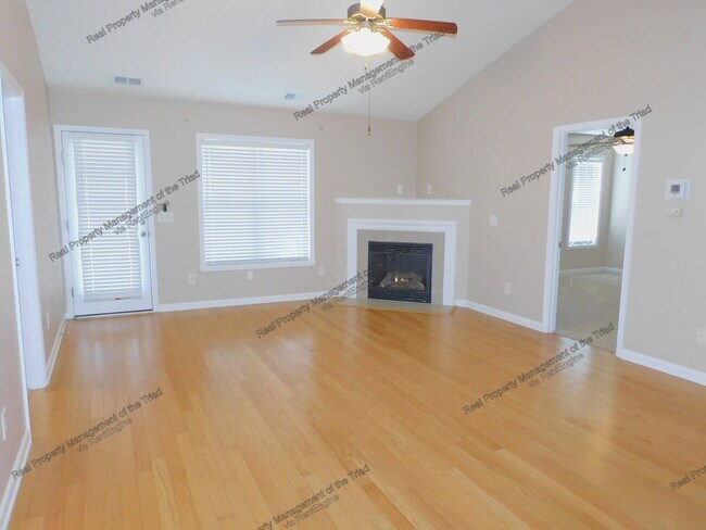 Foto del edificio - 5012 Philly Ln