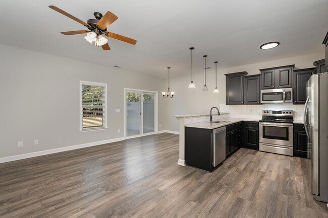 Foto del edificio - 407 E 3rd St