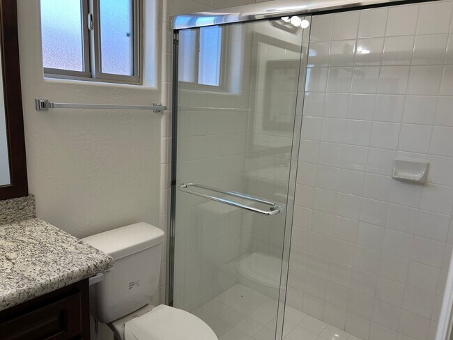 Building Photo - SAGUARO POOL HOME!