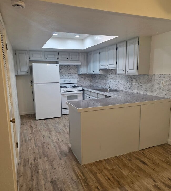 Building Photo - Amazing condo next to the Truckee River!