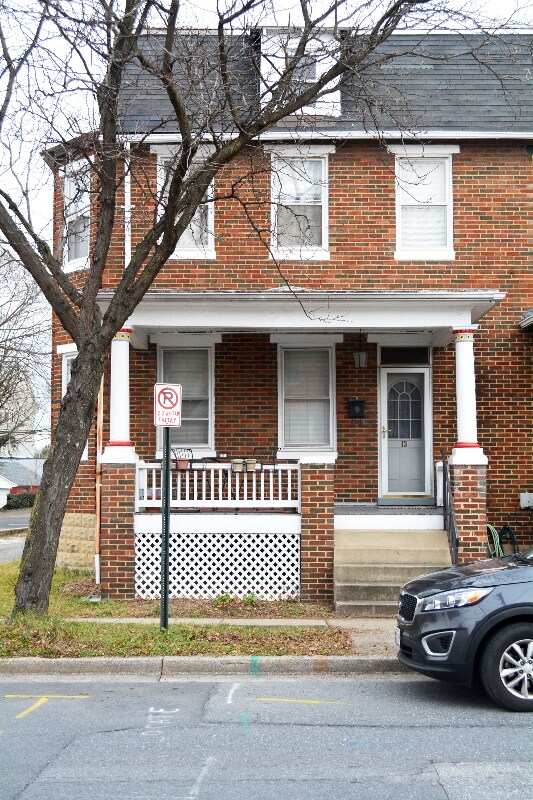 Primary Photo - 13 W 7th St