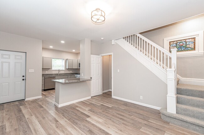 Photo - 102 Shadyhill Rd House