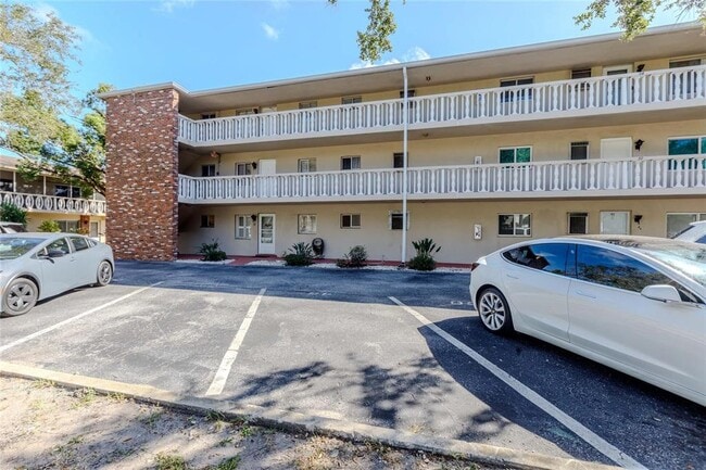 Foto del edificio - 3755 S School Ave