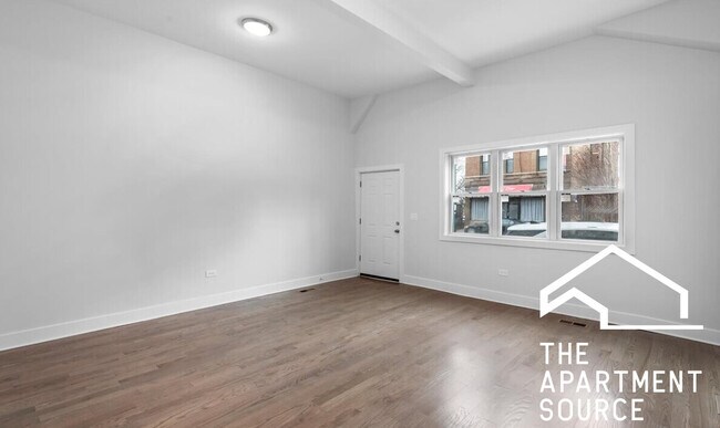 Foto del edificio - 2421 N Clybourn Ave