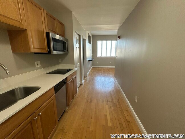 Building Photo - 312 Shirley St