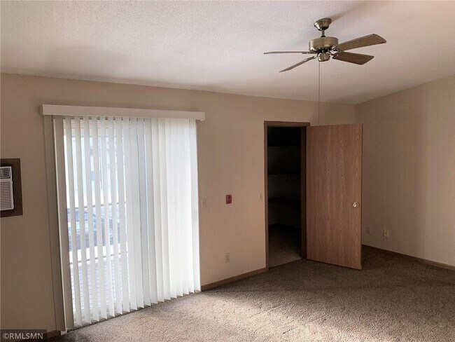 Foto del edificio - 2204 Hanley Rd