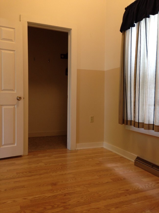 Building Photo - 605 12th Ave