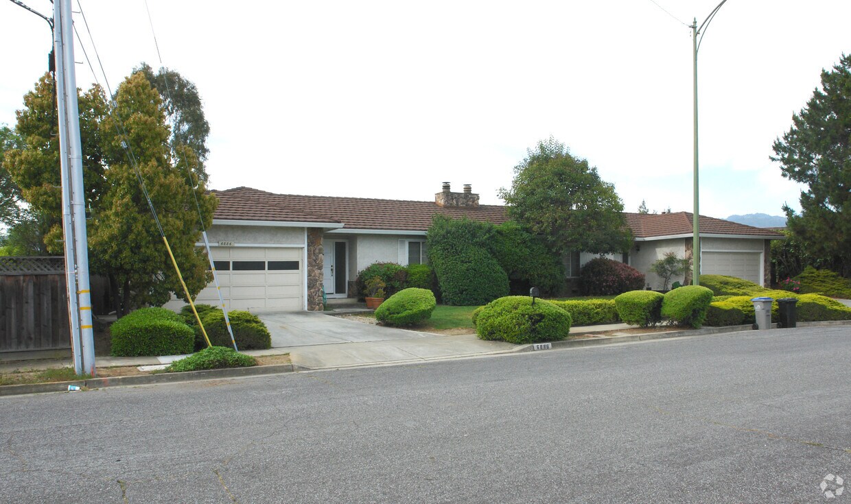 Building Photo - 6886-6890 Rutherford Ave