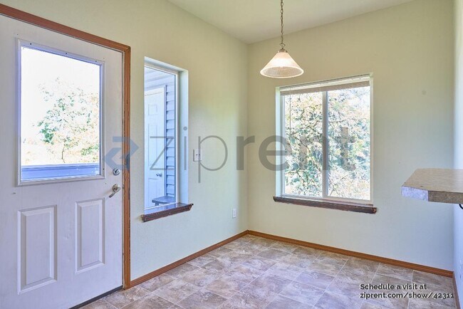 Foto del edificio - 12239 SE Bush St