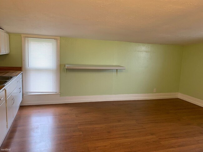 Building Photo - 2 br, 1 bath Duplex - 334 1/2 Orange St