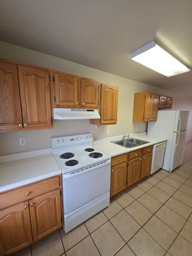 Building Photo - 705 E J St