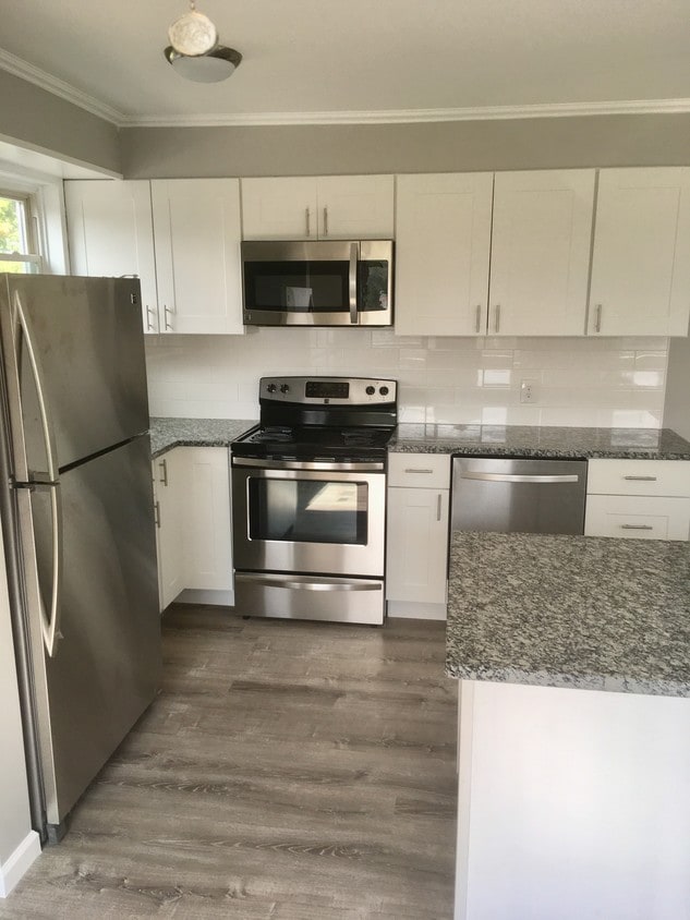 1850 a month includes all utilities - 11 Camden St