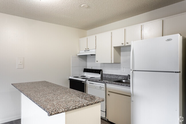 1BR, 1BA - 620 SF - Alder Royal Apartments