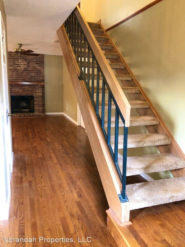 Foto del edificio - 6932 Country Corner Ln