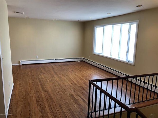 Building Photo - 56 Bamberger Ln