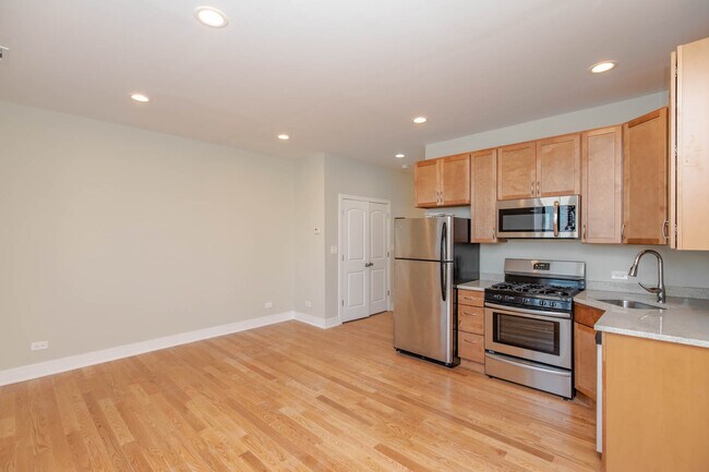Building Photo - 5205 W Belmont Ave