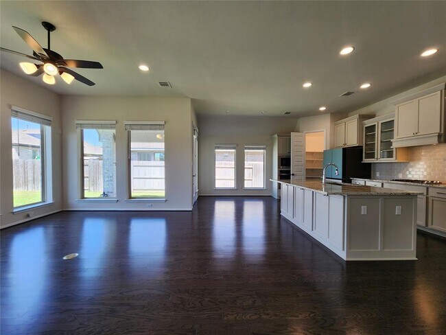 Building Photo - 522 Jefferson Dr