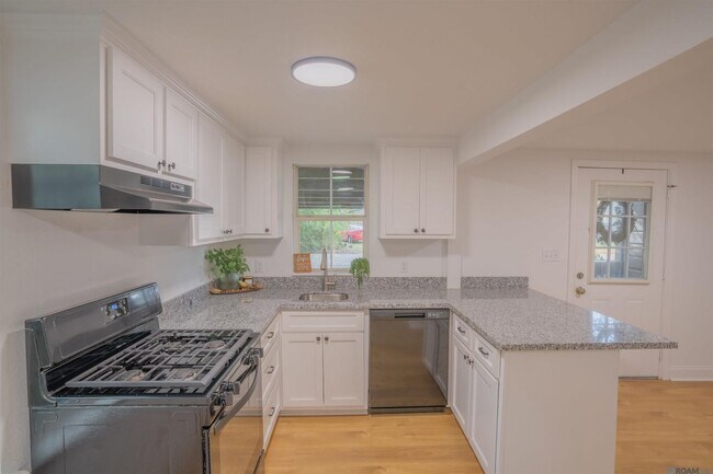 Foto del edificio - 30114 Oak St