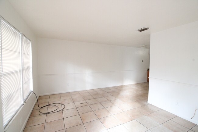 Building Photo - 6101 NW 23rd Terrace