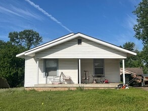 Building Photo - 124 Greenbriar Cir