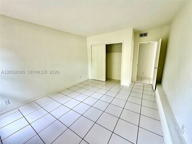 Foto del edificio - 2352 NE 9th St