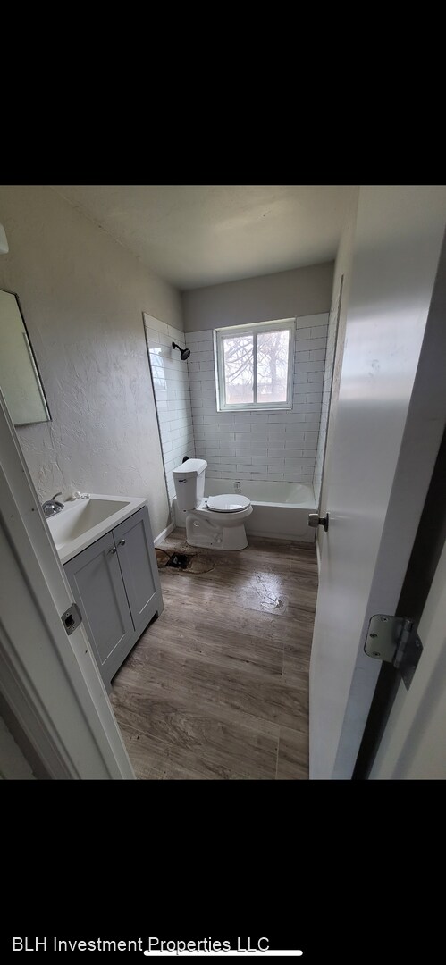 Building Photo - 4 br, 1.5 bath House - 1908 N Timber Avenue