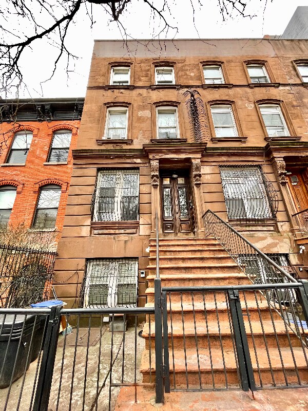 Building Photo - 326 E 120th St