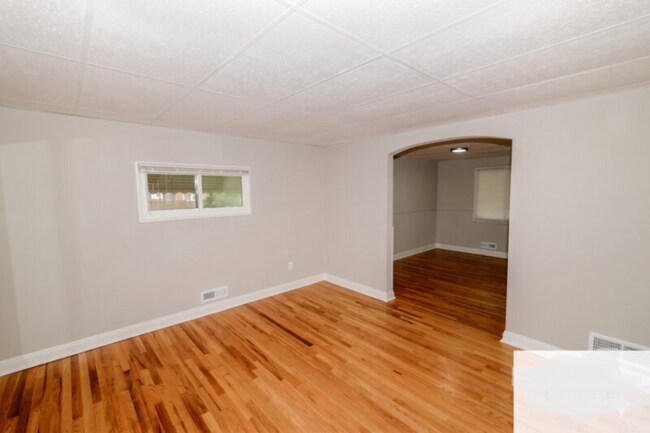 Building Photo - 3 Bedroom Semi-Detached