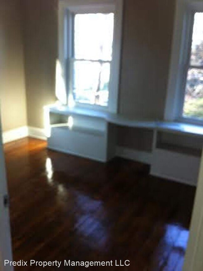 Foto del edificio - 5 br, 2 bath House - 300 Country Club Rd.