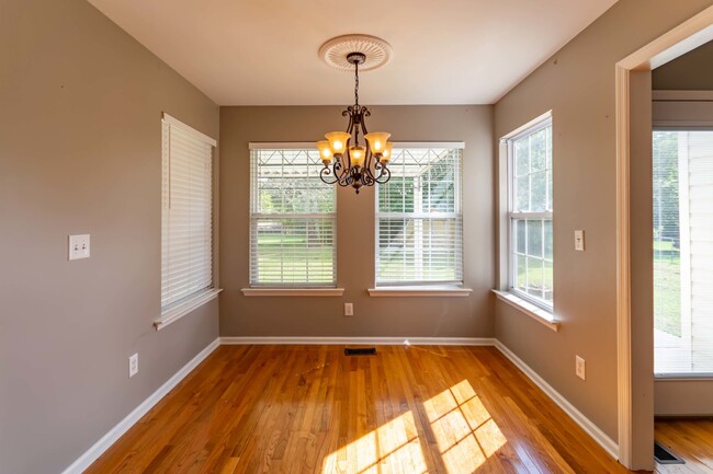 Building Photo - Charming Fairview Rental - Spacious 1275 S...