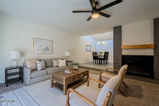 Building Photo - 617 W 10th St